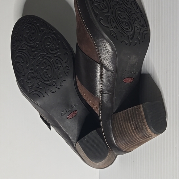 Clarks Artisan Women's 9 Brown and Black Heeled Mules Buckle - Picture 6 of 7